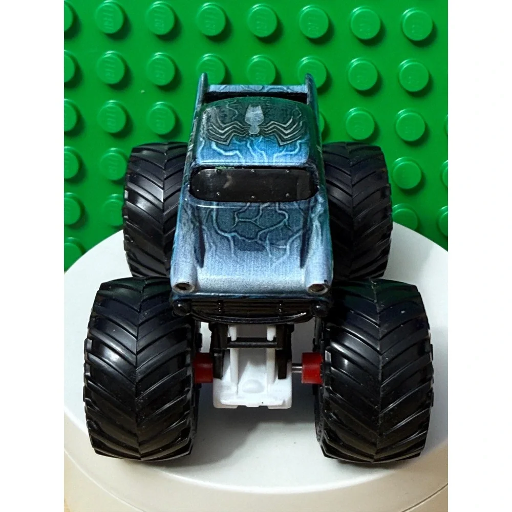 Monster Jam Marvel Venom Monster Truck Diecast Blue Black 1:64 Scale BKT Tires
